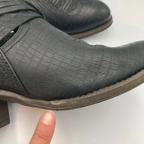 Ariat Dulce Black Leather Western Ankle Boots Buckle Detail Size 6.5‎ - Picture 13 of 15